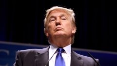 Трамп Калифорнияда унга қарши норозилик намойишларини жиноятчилар уюштирганини таъкидламоқда фото