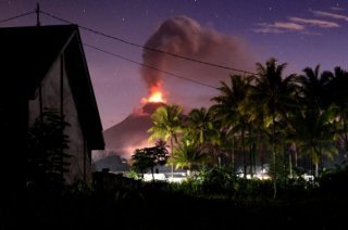 Индонезияда Сопутан вулқони уйғониб кетди фото
