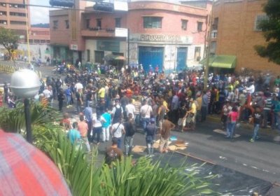 Венесуэла аҳолиси нақд пул етишмаётганига қарши норозилик билдирмоқда фото