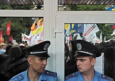 Украинада 25 минг нафар милиционерлар ва прокурорлар ишдан бўшатилади фото