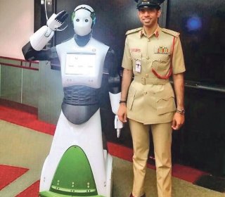 2020 йилга келиб Дубайда робот-полициячилар фаолият юритади фото