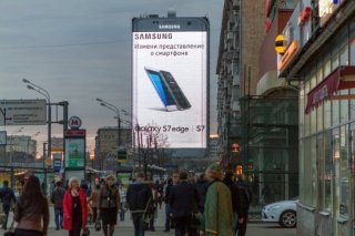 Samsung Москвада Galaxy S7 Edge смартфонининг Европадаги энг катта рекламасини жойлаштирди фото