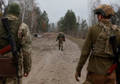 Британия Мудофаа вазирлиги: Россия армияси Луганск вилоятида 60 километрлик ҳандақлар тизимини қазиди фото