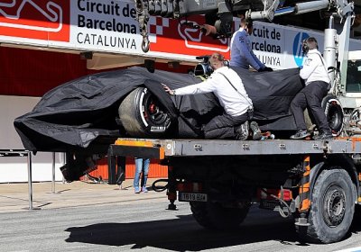 Алонсонинг аварияси сабаб Барселонадаги “Формула-1” синов пойгаларининг тонгги қисми тўхтатилди фото