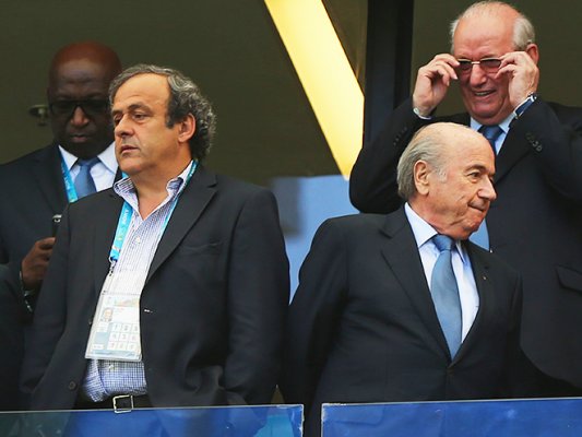 Reuters: Блаттер Платинининг ФИФА президенти лавозимига сайланишига тўсқинлик қилмоқчи
