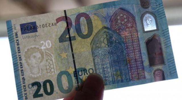 Evro yozga qadar dollarga nisbatan arzonroq turishi mumkin