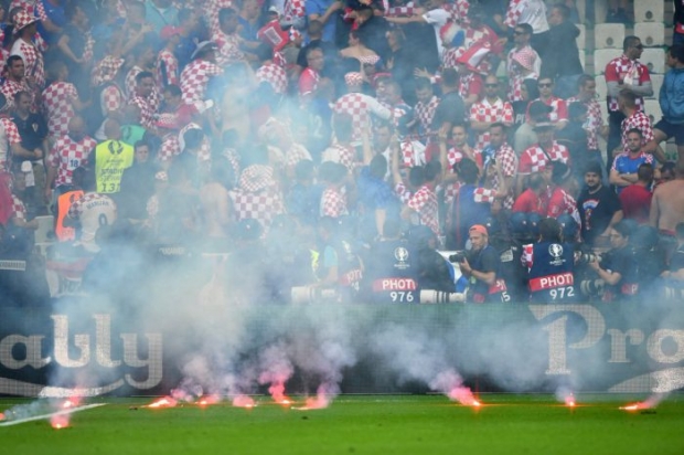 УЕФА Хорватия футбол иттифоқини мухлислар туфайли 100 минг евро миқдорида жаримага тортди