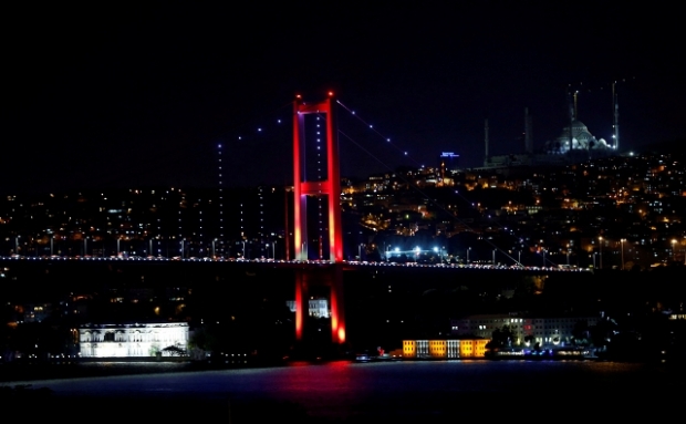 Turkiya hukumati tankerlar o‘tadigan Bosfor bo‘g‘ozini yopdi