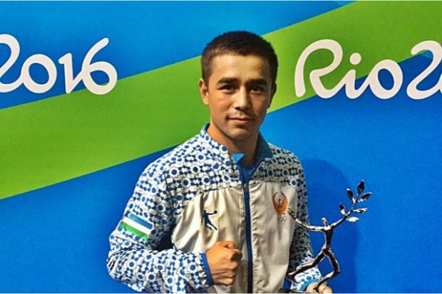 Hasanboy Do‘smatov Rio-2016 olimpiadasining eng yaxshi bokschisi sifatida Vel Barker kubogi bilan taqdirlandi