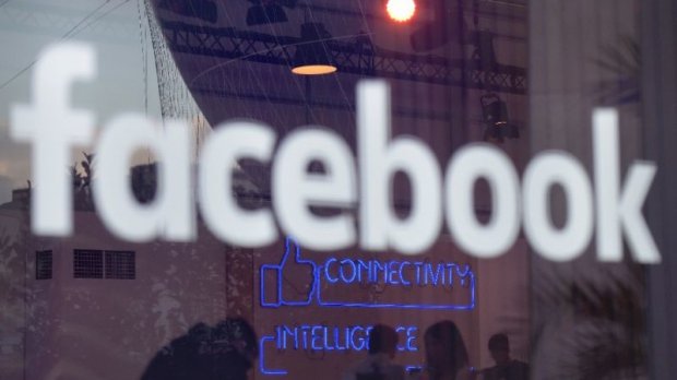 Facebook falastinlik jurnalistlarning profillarini bloklagani uchun tanqidga uchradi