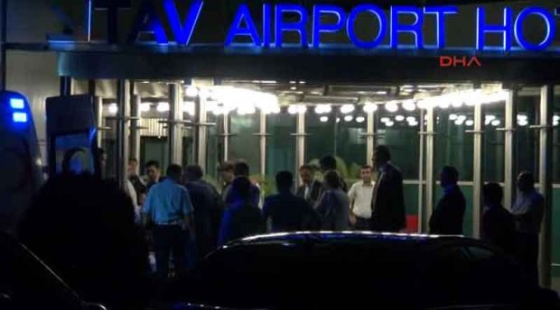 (VIDEO) Qirg‘iziston prezidentini hushsiz holda aeroportdan olib chiqib ketishdi