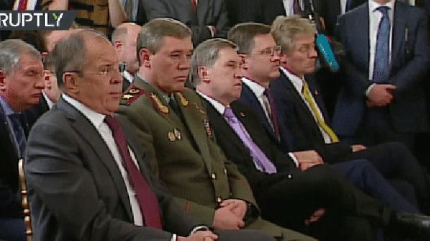 Putin va Erdo‘g‘an o‘rtasidagi matbuot anjumanida Peskov uxlab qoldi