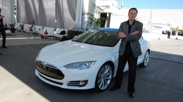 Элон Маск: “Тесла”нинг ҳар бир автомобили мустақил ҳаракатланувчи бўлади