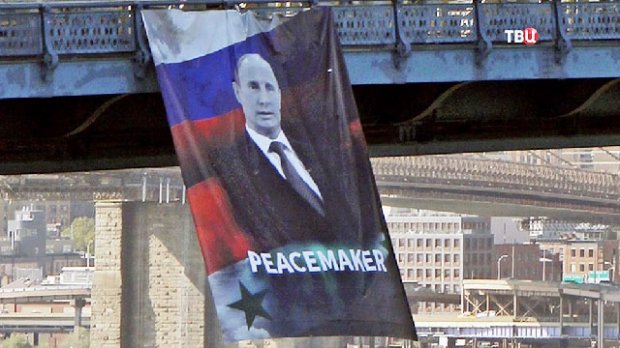 Nyu-Yorkdagi ko‘prikka Putinning portreti osib qo‘yildi