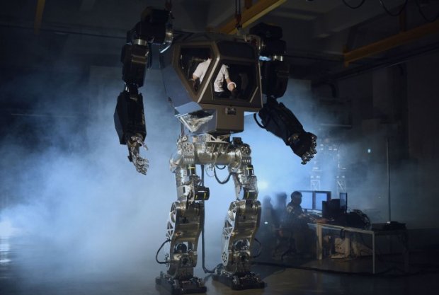 Koreyada inson tomonidan boshqariluvchi gigant robot prototipi yaratilmoqda