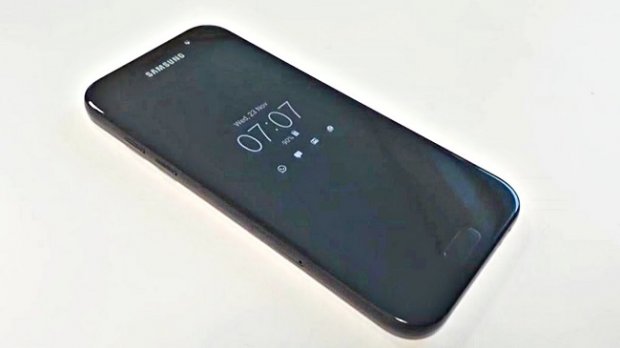 Samsung навбатдаги А серия смартфонларининг сувдан ҳимояланишини тасдиқлади