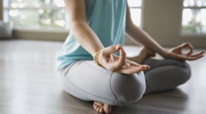 Tanani chiniqtirish uchun 10 daqiqalik yoga