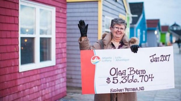Kanadalik ayol tushda ko‘rgan sonlari bilan lotereyani yutdi