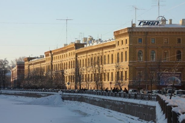 Sankt-Peterburgdagi universitet binosidan o‘qituvchining jonsiz tanasi topildi