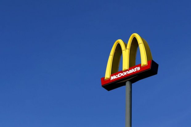McDonald's Япониядаги бўлимидаги улушини сотмоқда