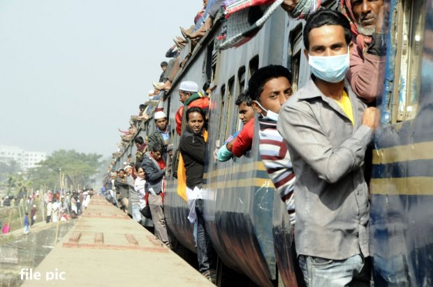 Бангладешда поезд автобус билан тўқнашди