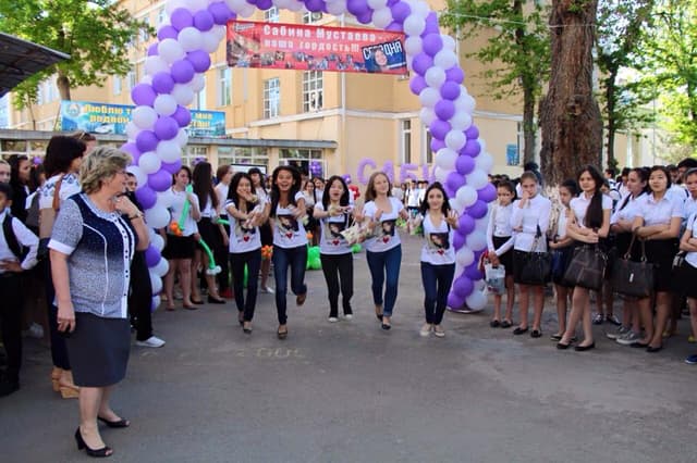 Сабина Мустаева ўз мактабида катта шодиёна билан кутиб олинди
