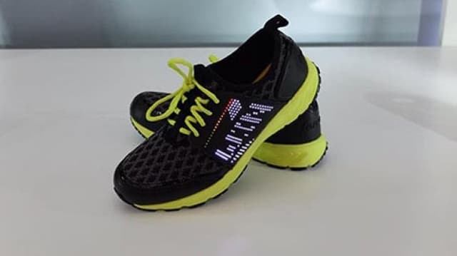 Lenovo Smart Shoes “ақлли” кроссовкалари тақдим этилди