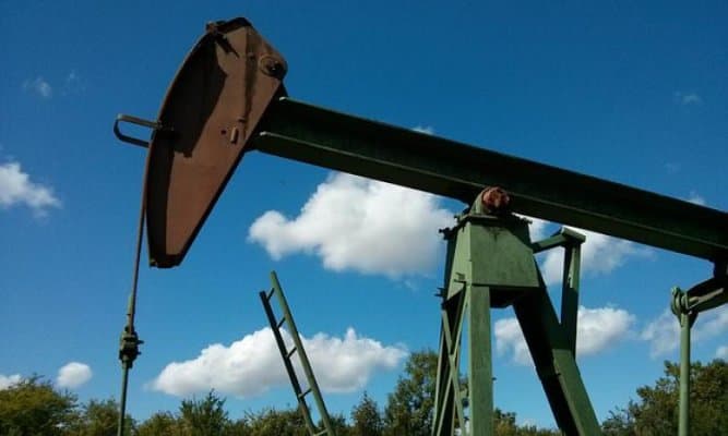 Bloomberg: нефть нархи 22,5 долларга етса, Россия иқтисодиёти қулайди