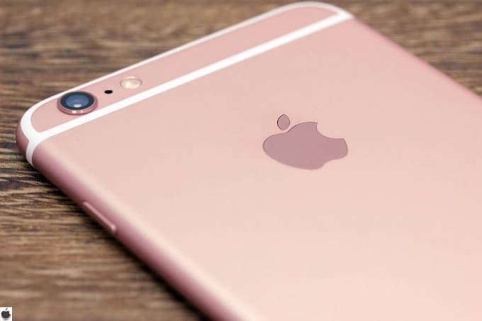 Apple интернет-дўкони пушти iPhone 6s ва iPhone 6s Plus’ни бир неча соат ичида сотиб бўлди