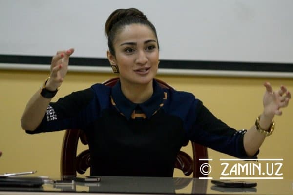 Munisa Rizaeva muxlislariga “ko‘rpasiga qarab oyoq uzatish”ni tavsiya qildi