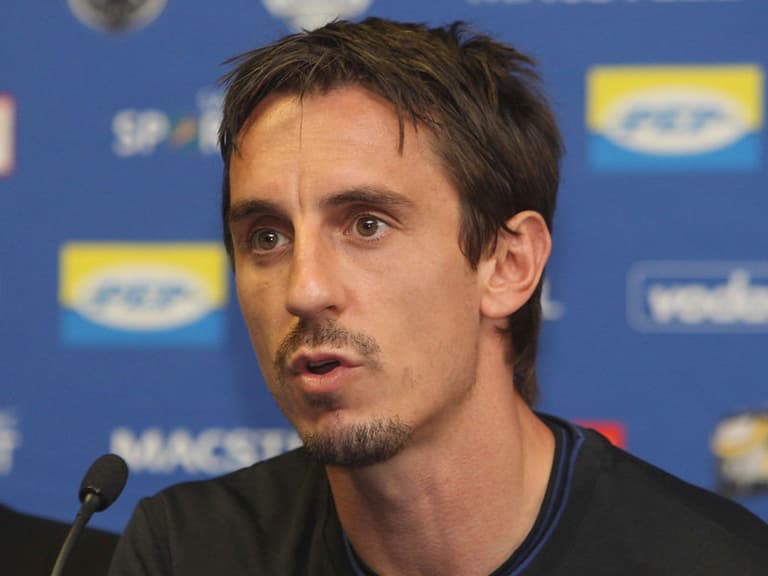 Gari Nevill: «MYu» Ronalduni emas, balki Beylni sotib olishi kerak