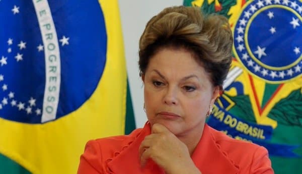 Сенаторлар Бразилия президентини вақтинчаликка лавозимидан четлатди