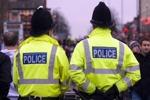 Londonda noma’lum yo‘lovchi pichoq bilan boshqalarga hujum qildi