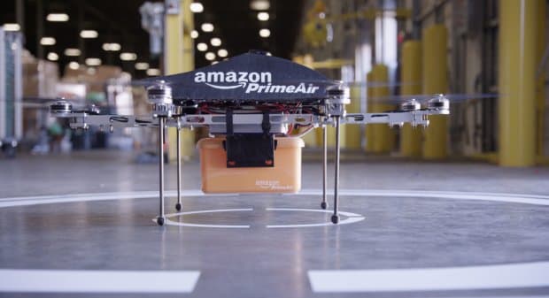 Amazon илк бор дрон ёрдамида буюртмани етказди