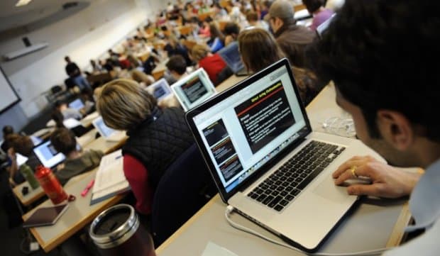 Olimlar: Internet va noutbuklar o‘qishga salbiy ta’sir ko‘rsatadi