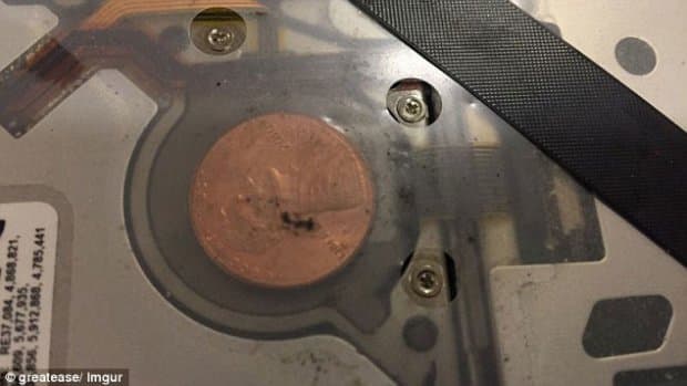 Eski MacBook Pro egalari o‘z qurilmalari ichidan tanga topmoqda (video)