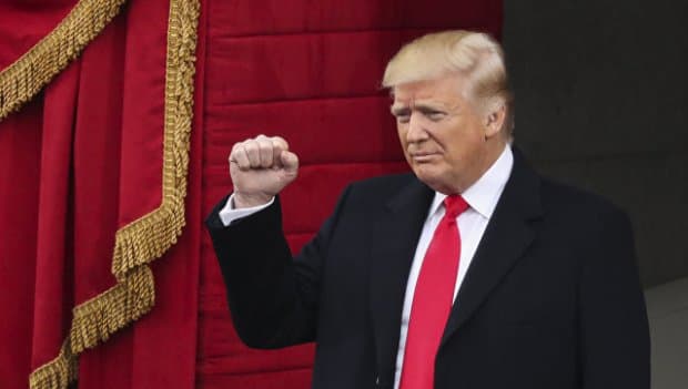 Дональд Трамп АҚШ президенти сифатида Оқ уйга келди