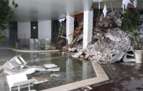 Италияда қор кўчкиси остида қолган меҳмонхонадан 8 киши тирик ҳолда топилди