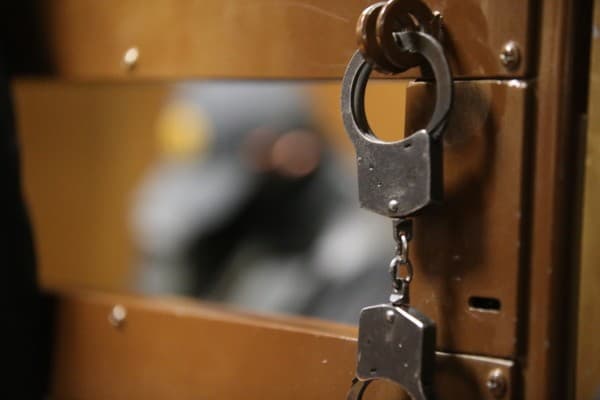 Тошкентда меҳмонхонани фоҳишалар маконига айлантирган уюшган жиноий гуруҳ қўлга олинди