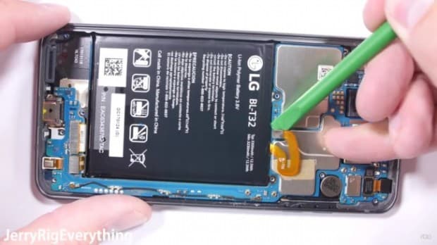 Блогер LG G6 флагманини очиб кўрди
