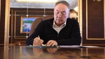 Қабул қиладиган муҳим қарорларимни у тушимда аён қилади - Назарбоев ўз онаси ҳақида