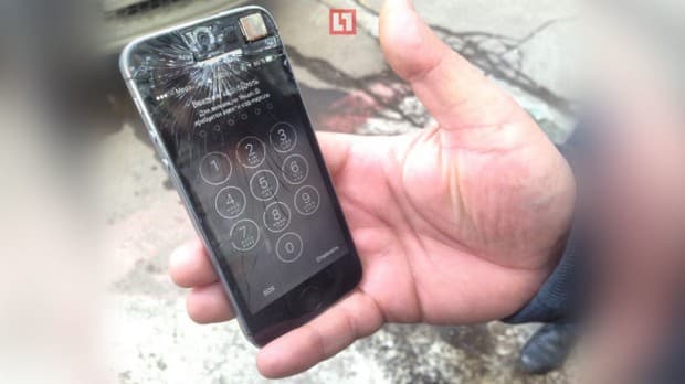 iPhone 5S'да суҳбатлашаётган суриялик йигит ҳушидан кетди