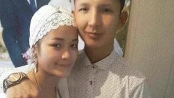 14 ёшли болаларнинг турмуш қургани кўрсатилган сурат шов-шув келтириб чиқарди