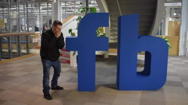 Ўсмирлар Facebook қароргоҳига яширинча кириб, уни видеога туширишди