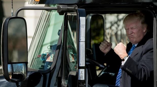 Трамп "юк машинаси ҳайдовчиси"га айланди