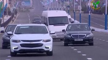 Шавкат Мирзиёев янги Chevrolet Malibu автомобилида шаҳар айланди (Видео)
