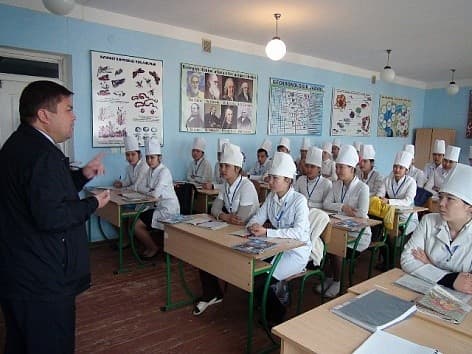 Қўнғиротда Олий Мажлис депутати билан учрашувда газ баллон муаммоси ҳал қилинди