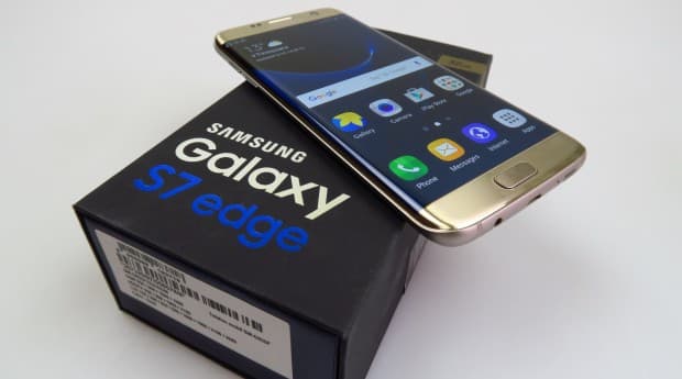 «Малика» савдо марказида Samsung смартфонларининг нархлари (2017 йил 10 апрель)