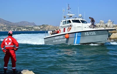 Греция яқинида сайёҳлик кемаси ёнди ва чўкиб кетди