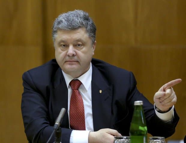 Порошенко Путин билан баҳслашган элчини ишдан бўшатди
